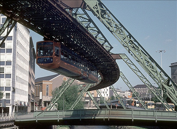 Foto:: Schwebebahn / Wuppertal / 28.05.1977 (Foto,Fotos,Bilder,Bild,)