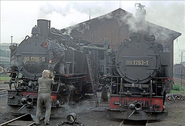 Foto:: DR 99 1786-5 + DR 99 1793-1 / Radebeul / 19.08.1977 (Foto,Fotos,Bilder,Bild,)