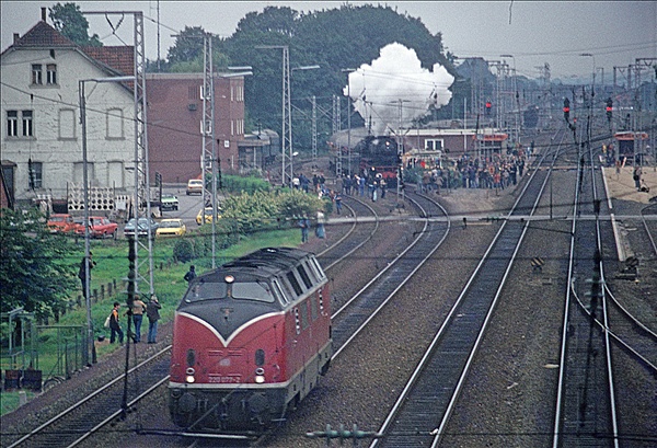 Foto:: DB 220 077-2 + DB 023 076-3 / Salzbergen / 10.09.1977 (Foto,Fotos,Bilder,Bild,)