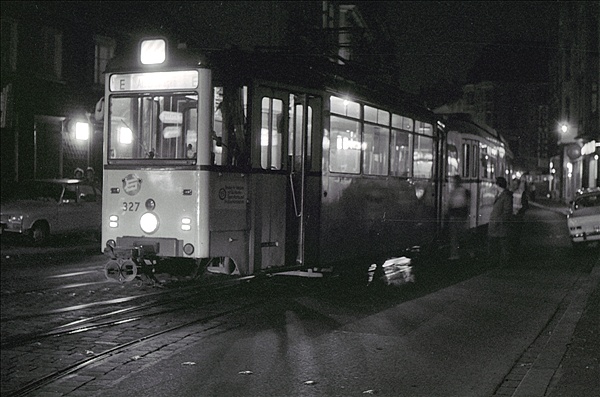 Foto:: HST 327 + HST 82 / Hagen / Oktober 1977 (Foto,Fotos,Bilder,Bild,)