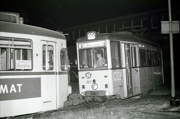 Foto:: HST 327 + HST 83 / Hagen / Oktober 1977 (Foto,Fotos,Bilder,Bild,)