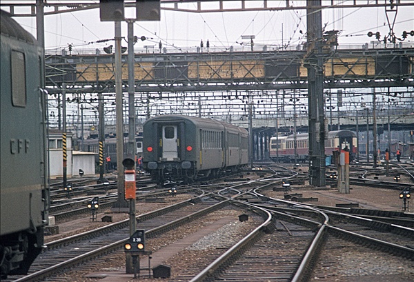 Foto:: SBB Re 4/4 II 11138 + DB 103  / Basel / 28.12.1977 (Foto,Fotos,Bilder,Bild,)