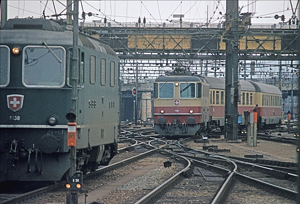 Foto:: SBB Re 4/4 II 11138 + SBB Re 4/4 II 11159 / Basel / 28.12.1977 (Foto,Fotos,Bilder,Bild,)