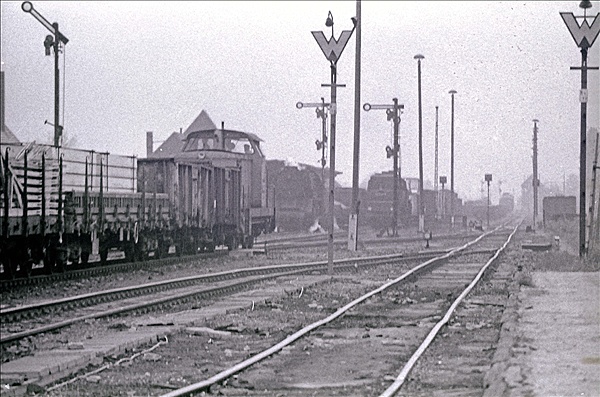 Foto:: DR 105 , DR 050.0 und 52 7329-7 / Berlin / 15.05.1978 (Foto,Fotos,Bilder,Bild,)
