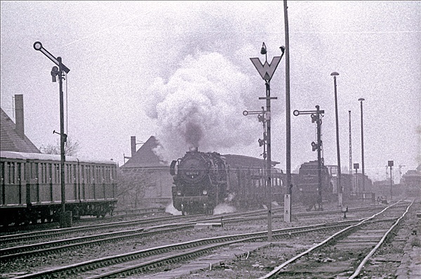 Foto:: DR 275, DR 52 8074-8 + DR 52 7329-7 / Berlin / 15.05.1978 (Foto,Fotos,Bilder,Bild,)