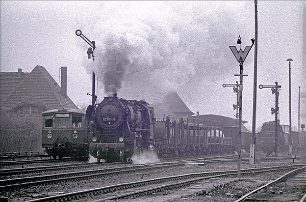 Foto:: DR 275, DR 52 8074-8 + DR 52 7329-7 / Berlin / 15.05.1978 (Foto,Fotos,Bilder,Bild,)