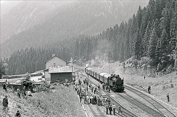 Foto:: OeBB 197.301 + OeBB 97.208 / Praebichl / 23.07.1978 (Foto,Fotos,Bilder,Bild,)