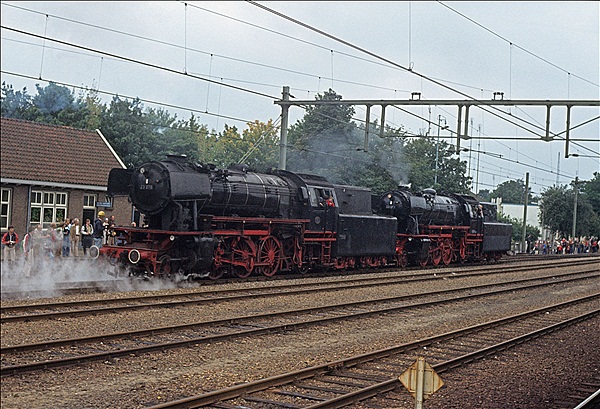 Foto:: VSM6 (ex DB 23 071) + VSM2 (ex DB 23 076) / Apeldoorn / 10.09.1978 (Foto,Fotos,Bilder,Bild,)