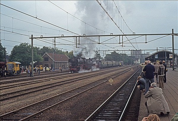 Foto:: VSM6 (ex DB 23 071) + VSM2 (ex DB 23 076) / Apeldoorn / 10.09.1978 (Foto,Fotos,Bilder,Bild,)