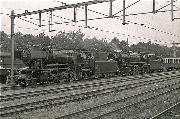 Foto:: VSM6 (ex DB 23 071) + VSM2 (ex DB 23 076) / Apeldoorn / 10.09.1978 (Foto,Fotos,Bilder,Bild,)