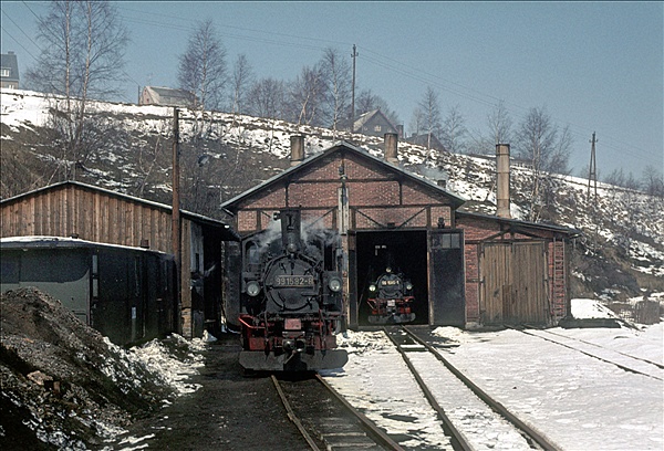 Foto:: DR 99 1582-8 + DR 99 1585-1 / Joehstadt / 10.04.1979 (Foto,Fotos,Bilder,Bild,)