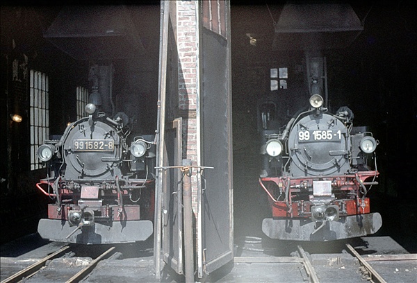 Foto:: DR 99 1582-8 + DR 99 1585-1 / Joehstadt / 10.04.1979 (Foto,Fotos,Bilder,Bild,)