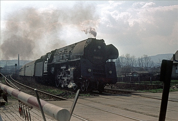 Foto:: DR 01 0520-5 / Saalfeld / April 1979 (Foto,Fotos,Bilder,Bild,)