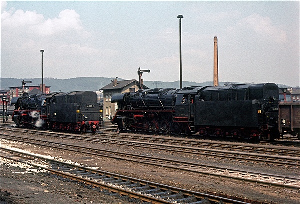 Foto:: DR 44 0618-7 + DR 44 0305-1 / Saalfeld / April 1979 (Foto,Fotos,Bilder,Bild,)