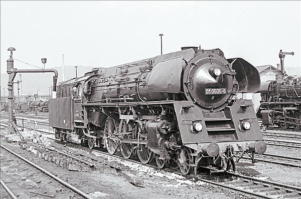 Foto:: DR 01 0505-6 / Saalfeld / April 1979 (Foto,Fotos,Bilder,Bild,)