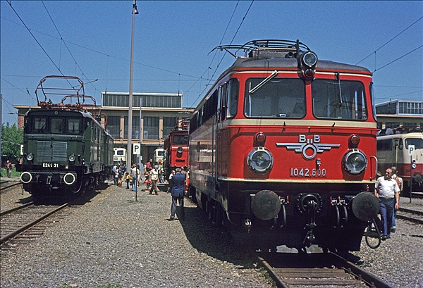 Foto:: E 244 31 + OeBB 1042.600 / Muenchen / 26.05.1979 (Foto,Fotos,Bilder,Bild,)