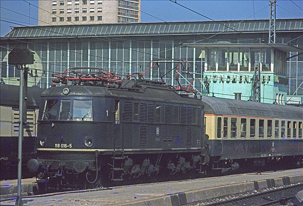 Foto:: DB 118 016-5 / Muenchen / 26.05.1979 (Foto,Fotos,Bilder,Bild,)