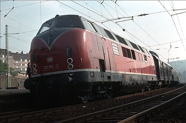 Foto:: DB 221 104-3 / Wuppertal / 09.06.1979 (Foto,Fotos,Bilder,Bild,)