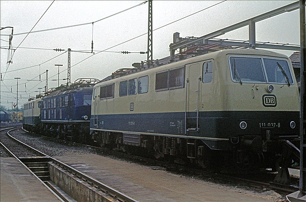 Foto:: DB 111 037-8 + DB 118 020-7 / Nuernberg / 27.07.1979 (Foto,Fotos,Bilder,Bild,)