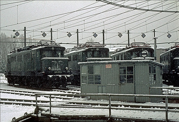 Foto:: DB 145 177-2 + DB 144 098-1 + DB 144 187-2 + DB 145 168-1 / Rose (Foto,Fotos,Bilder,Bild,)
