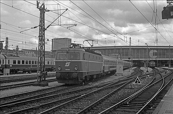 Foto:: OeBB 1044.05 / Muenchen / 16.02.1980 (Foto,Fotos,Bilder,Bild,)