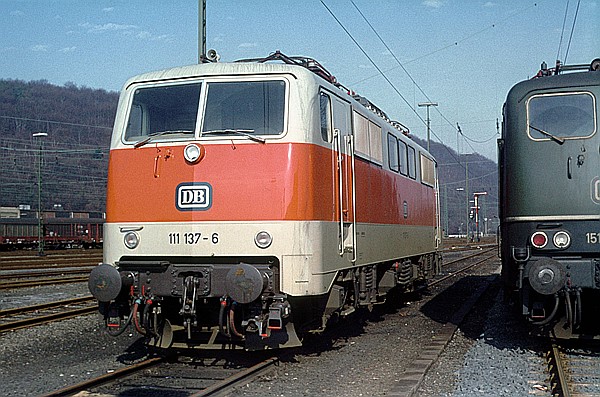 Foto:: DB 111 137-6 + DB 151 010-6 / Hagen / 23.02.1980 (Foto,Fotos,Bilder,Bild,)