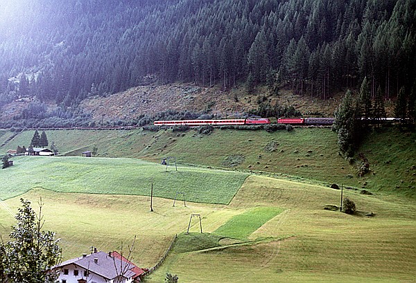 Foto:: OeBB 1042 + OeBB 1043 / St. Jodok am Brenner / 10.09.1980 (Foto,Fotos,Bilder,Bild,)