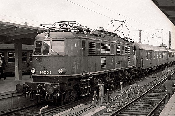 Foto:: DB 118 030-6 / Muenchen / 13.09.1980 (Foto,Fotos,Bilder,Bild,)