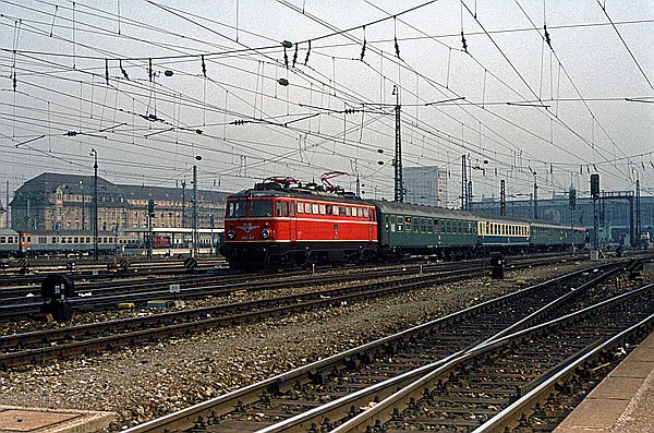 Foto:: OeBB 1042.617 / Muenchen / 22.09.1980 (Foto,Fotos,Bilder,Bild,)