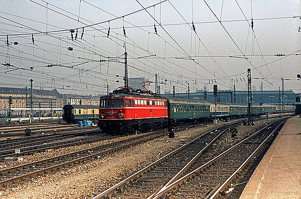 Foto:: OeBB 1042.617 / Muenchen / 22.09.1980 (Foto,Fotos,Bilder,Bild,)