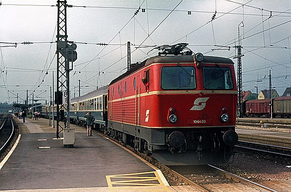 Foto:: OeBB 1044.03 / Freilassing / 27.09.1980 (Foto,Fotos,Bilder,Bild,)