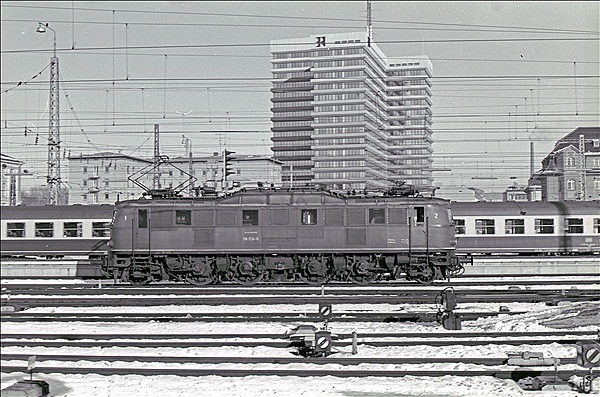 Foto:: DB 118 034-8 / Muenchen / 31.12.1980 (Foto,Fotos,Bilder,Bild,)