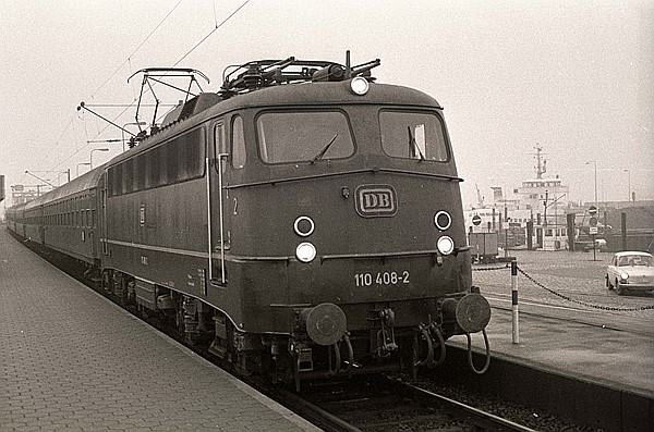 Foto:: DB 110 408-2 / Norddeich / 01.02.1981 (Foto,Fotos,Bilder,Bild,)