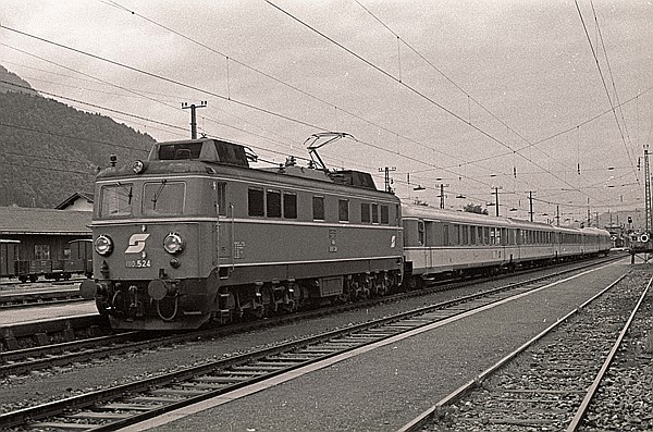 Foto:: OeBB 1110.524 / Jenbach / 04.06.1981 (Foto,Fotos,Bilder,Bild,)