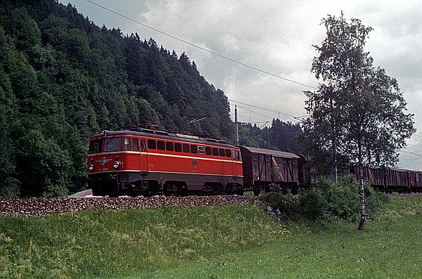 Foto:: OeBB 1042.603 / Jenbach / 05.06.1981 (Foto,Fotos,Bilder,Bild,)