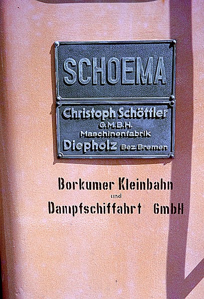 Foto:: BKB Lok Muenster Fabrikschild / Borkum / 22.08.1981 (Foto,Fotos,Bilder,Bild,)