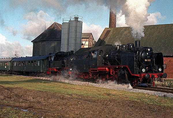 Foto:: EK 24 009 + 80 039 / Wadersloh / 31.01.1982 (Foto,Fotos,Bilder,Bild,)