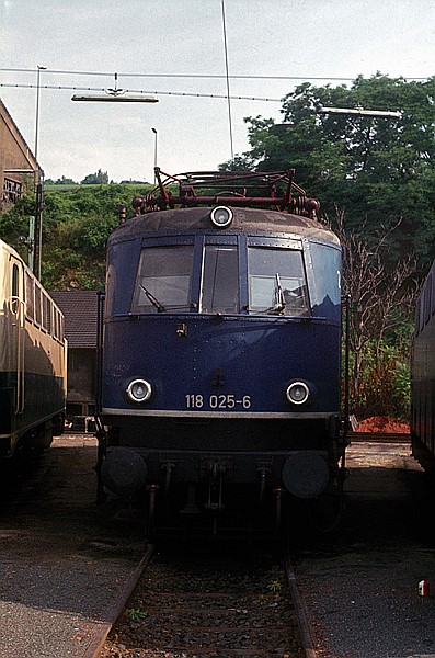 Foto:: DB 118 025-6 / Wuerzburg / 03.07.1982 (Foto,Fotos,Bilder,Bild,)