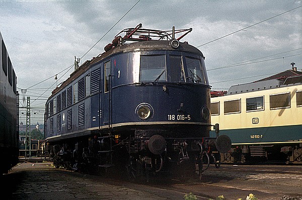 Foto:: DB 118 016-5 / Wuerzburg / 03.07.1982 (Foto,Fotos,Bilder,Bild,)