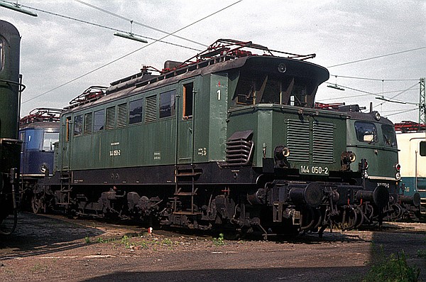 Foto:: DB 144 050-2 / Wuerzburg / 03.07.1982 (Foto,Fotos,Bilder,Bild,)