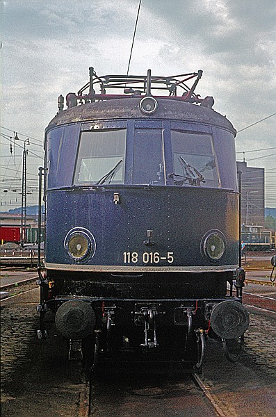 Foto:: DB 118 016-5 / Wuerzburg / 03.07.1982 (Foto,Fotos,Bilder,Bild,)