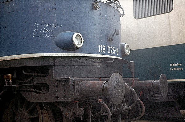 Foto:: DB 118 025-6 / Wuerzburg / 03.07.1982 (Foto,Fotos,Bilder,Bild,)