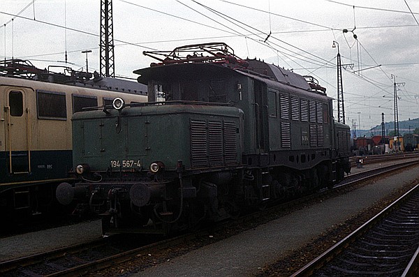 Foto:: DB 194 567-4 / Wuerzburg / 03.07.1982 (Foto,Fotos,Bilder,Bild,)
