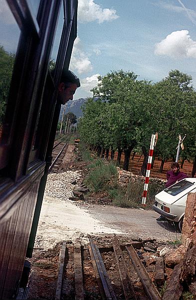 Foto:: Bahnuebergang / Soller / Mai 1984 (Foto,Fotos,Bilder,Bild,)