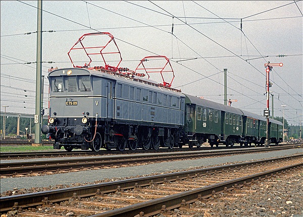 Foto:: E 75 09 / Nuernberg / 21.09.1985 (Foto,Fotos,Bilder,Bild,)