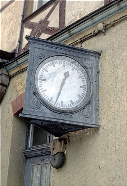 Foto:: Bahnhofsuhr / Eisfelder-Talmuehle / 03.03.1990 (Foto,Fotos,Bilder,Bild,)