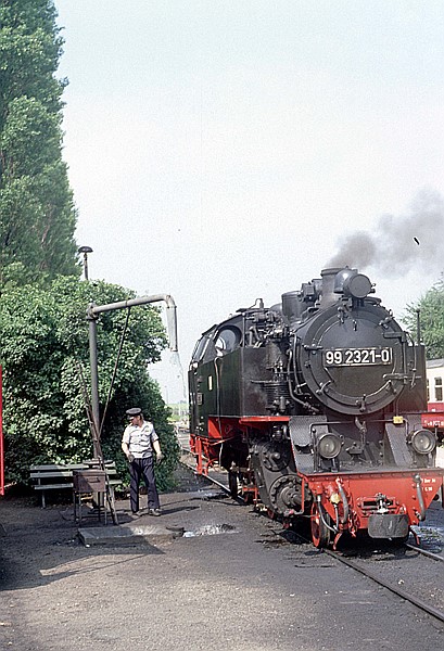 Foto:: DR 99 2321-0 / Kuehlungsborn-West / 23.06.1990 (Foto,Fotos,Bilder,Bild,)
