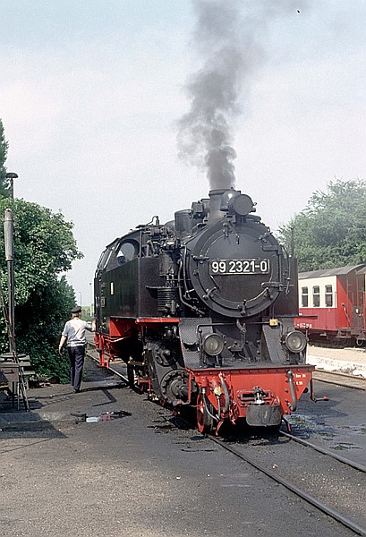 Foto:: DR 99 2321-0 / Kuehlungsborn-West / 23.06.1990 (Foto,Fotos,Bilder,Bild,)