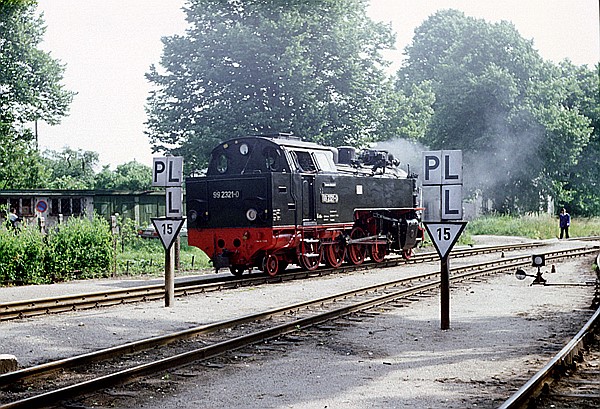 Foto:: DR 99 2321-0 / Kuehlungsborn-West / 23.06.1990 (Foto,Fotos,Bilder,Bild,)