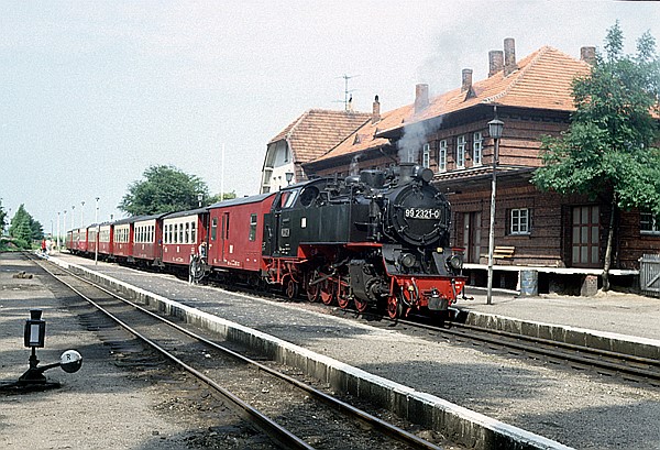 Foto:: DR 99 2321-0 / Kuehlungsborn-West / 23.06.1990 (Foto,Fotos,Bilder,Bild,)